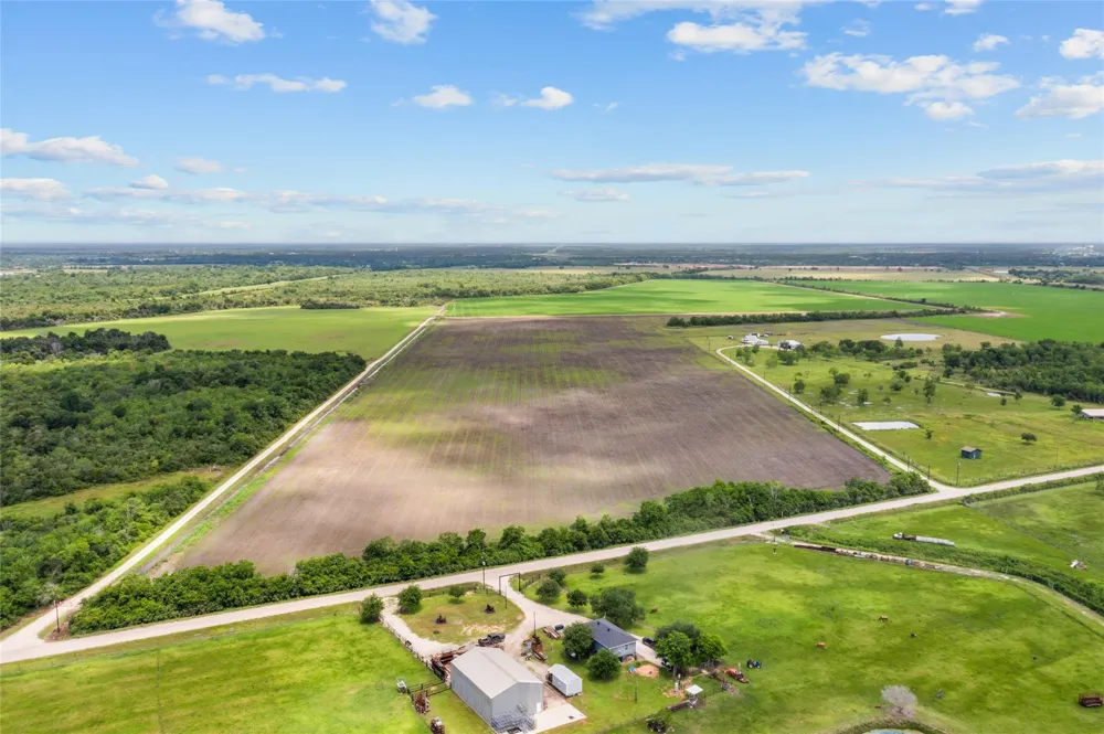 28 County Road 160 Alvin, TX 77511
