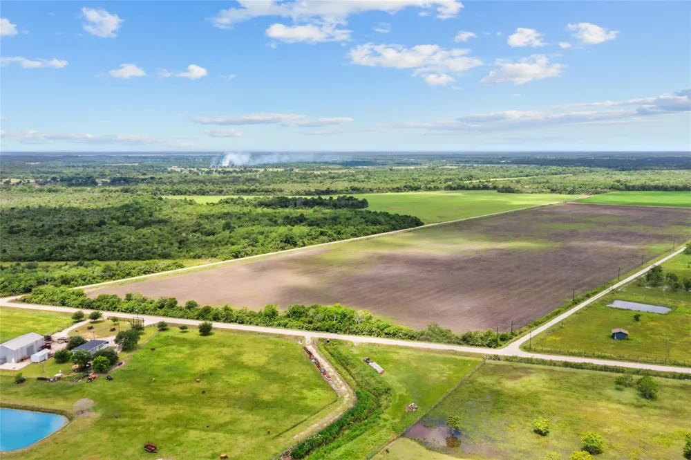 28 County Road 160 Alvin, TX 77511