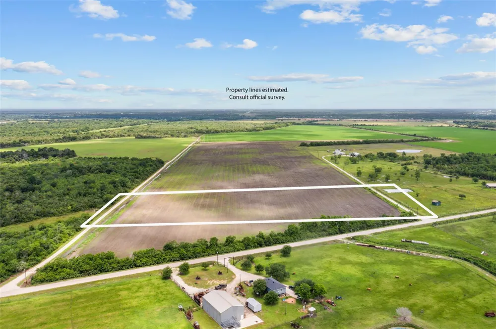 28 County Road 160 Alvin, TX 77511