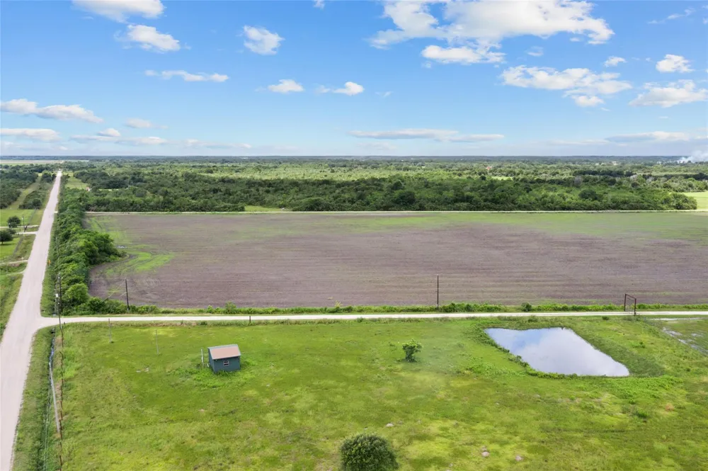 28 County Road 160 Alvin, TX 77511