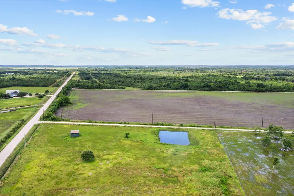 28 County Road 160 Alvin, TX 77511