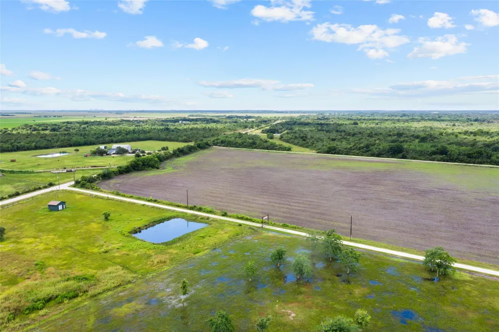 28 County Road 160 Alvin, TX 77511