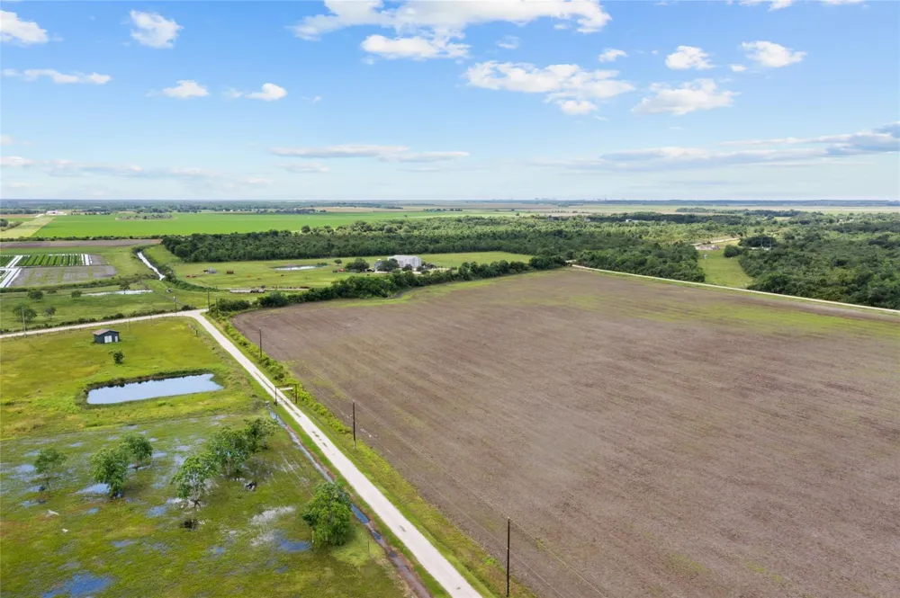 28 County Road 160 Alvin, TX 77511