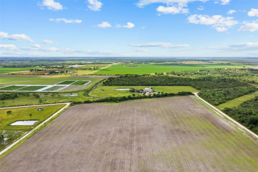 28 County Road 160 Alvin, TX 77511