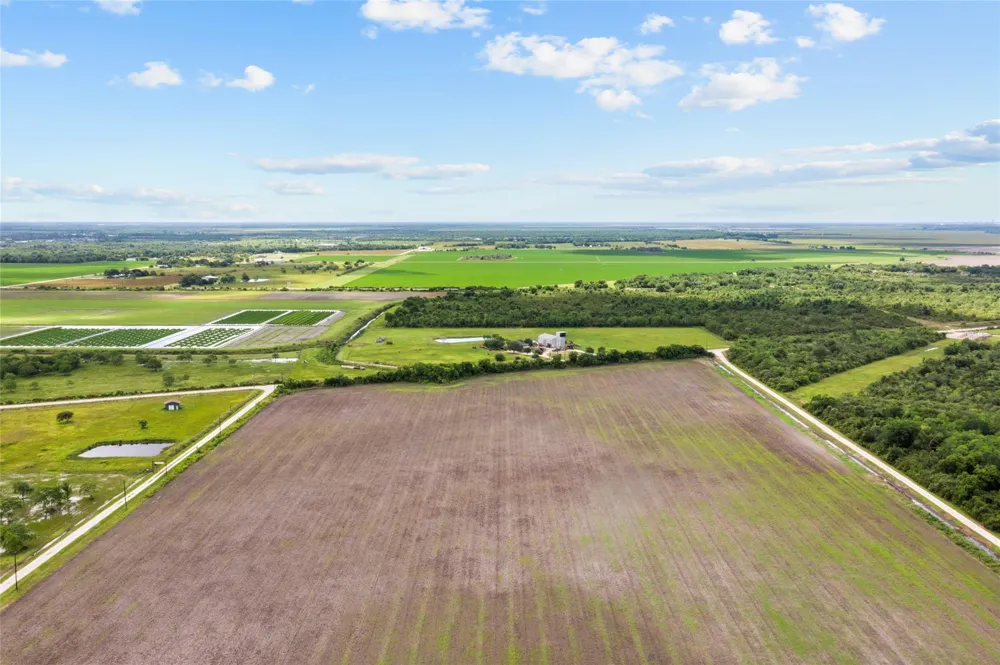 28 County Road 160 Alvin, TX 77511
