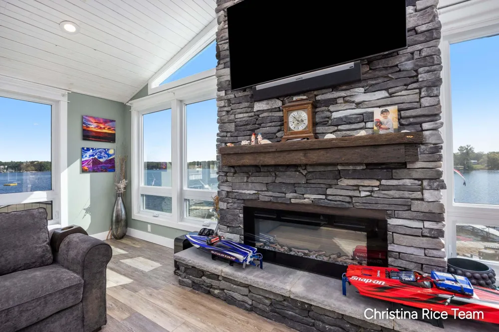 1644 Lakeview Drive Mears, MI 49436