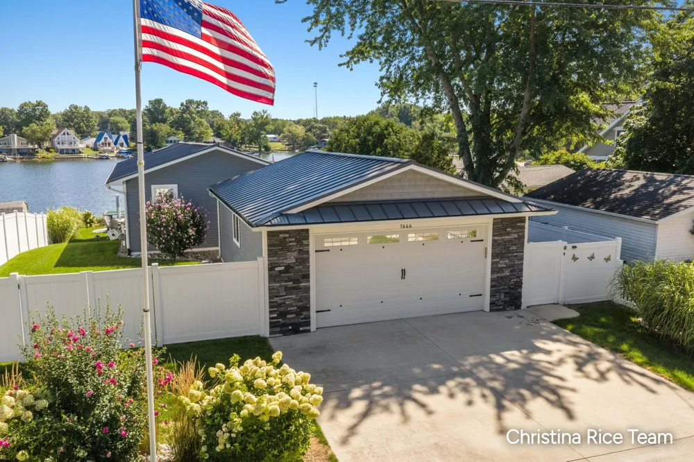 1644 Lakeview Drive Mears, MI 49436