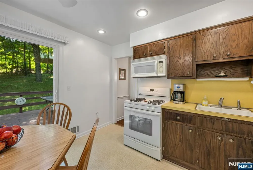 8 Knollwood Drive Morris Township, NJ 07960
