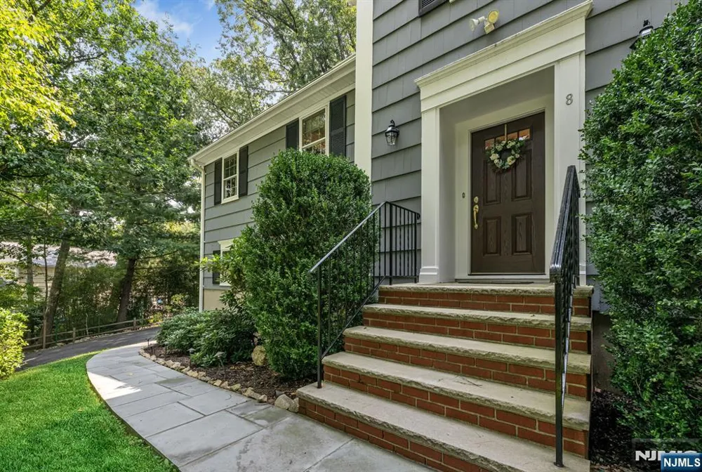 8 Knollwood Drive Morris Township, NJ 07960