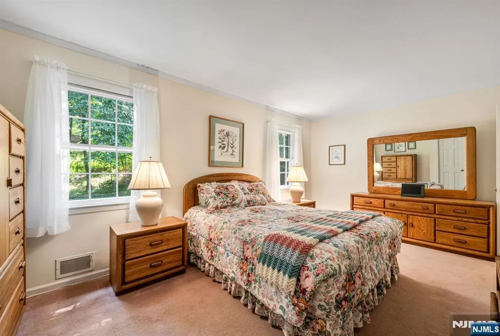 8 Knollwood Drive Morris Township, NJ 07960