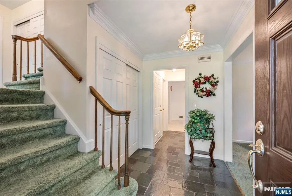 8 Knollwood Drive Morris Township, NJ 07960