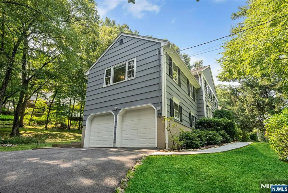 8 Knollwood Drive Morris Township, NJ 07960
