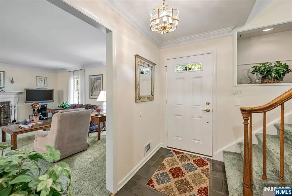 8 Knollwood Drive Morris Township, NJ 07960