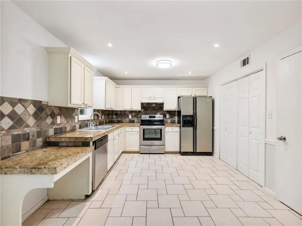 2136 Valley Oaks Drive SE Smyrna, GA 30080