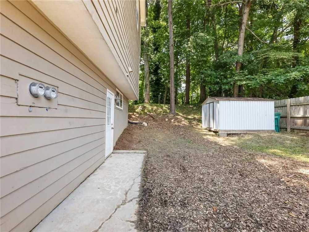2136 Valley Oaks Drive SE Smyrna, GA 30080