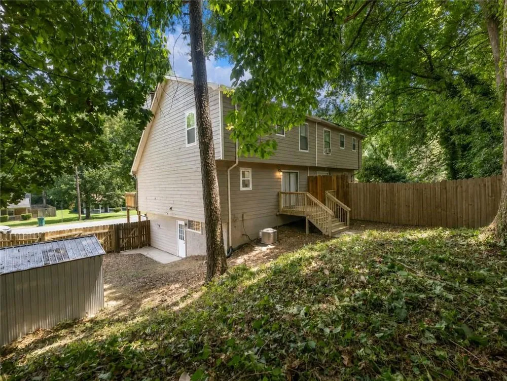 2136 Valley Oaks Drive SE Smyrna, GA 30080
