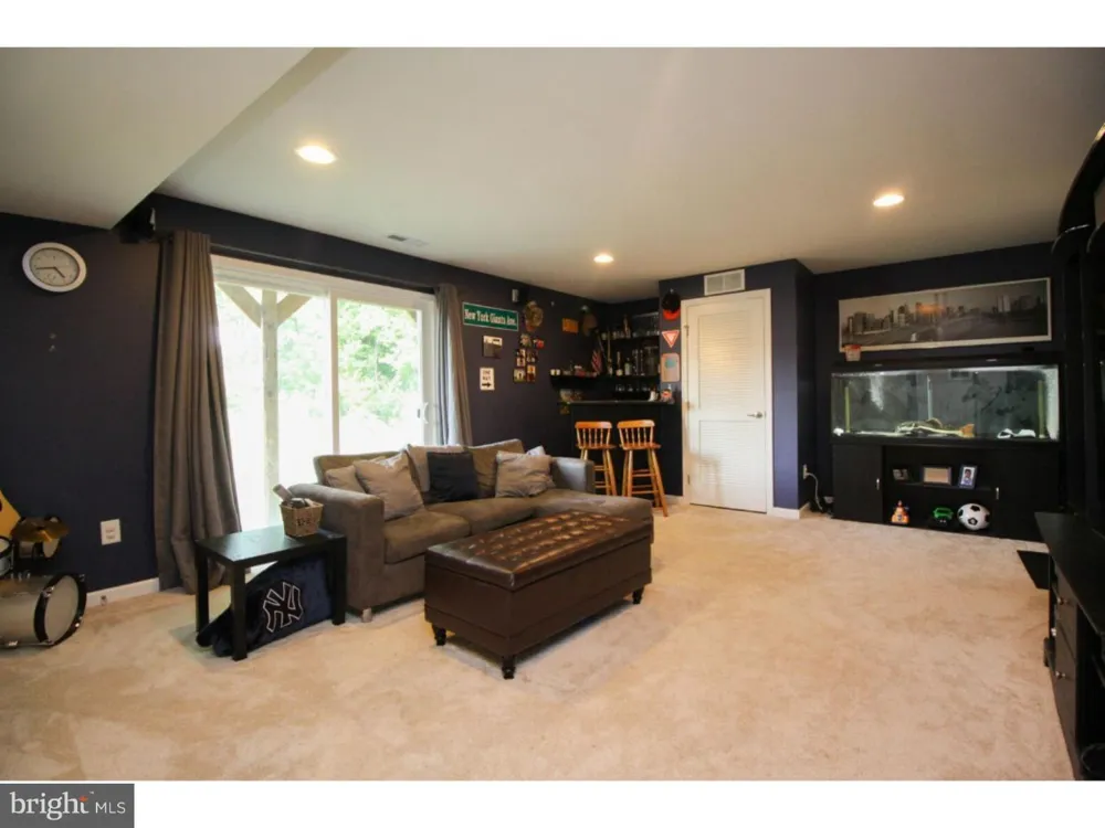 33 WALLACE STREET Mount Holly, NJ 08060