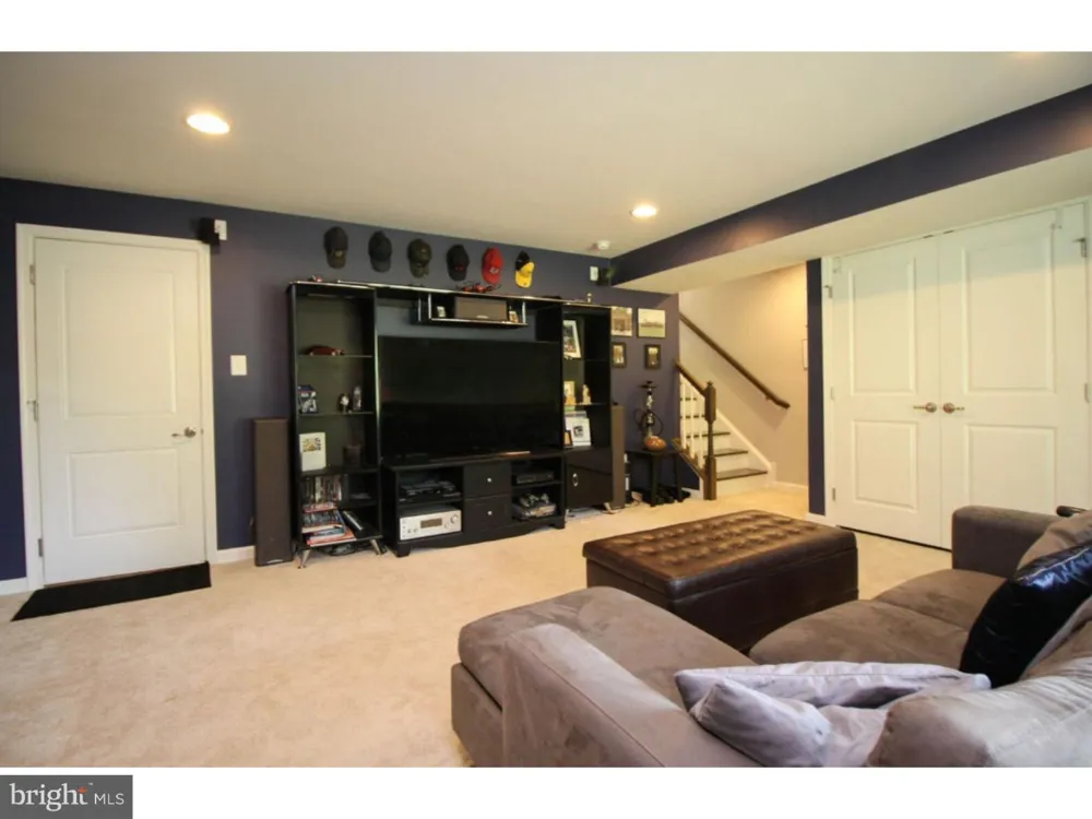 33 WALLACE STREET Mount Holly, NJ 08060