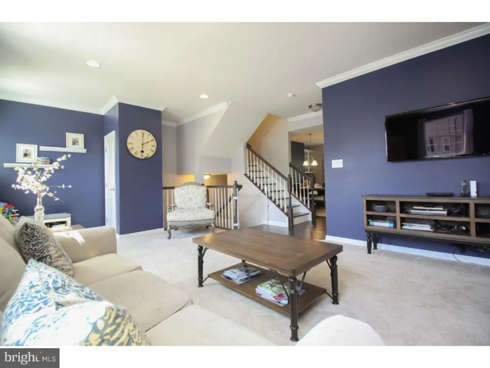 33 WALLACE STREET Mount Holly, NJ 08060