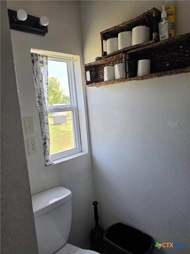 1006 W Dallas Avenue Seadrift, TX 77983