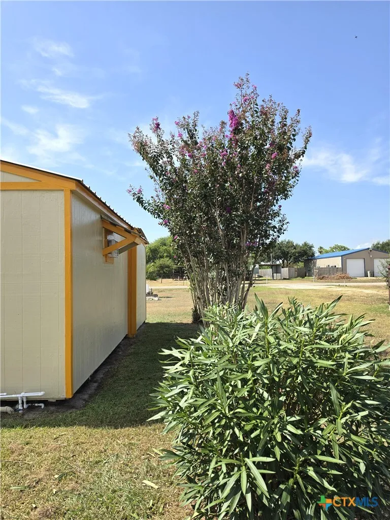 1006 W Dallas Avenue Seadrift, TX 77983