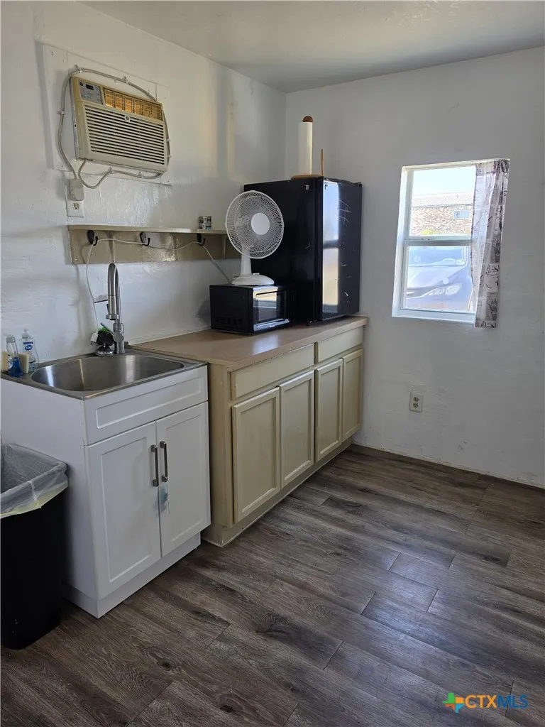 1006 W Dallas Avenue Seadrift, TX 77983
