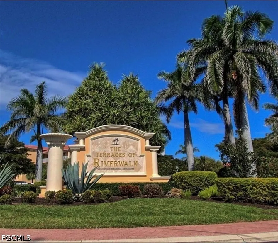 Pathfinder Loop #621 Fort Myers, FL 33919