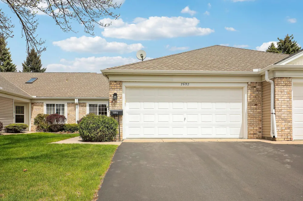 7592 Hinton Park Avenue S Cottage Grove, MN 55016