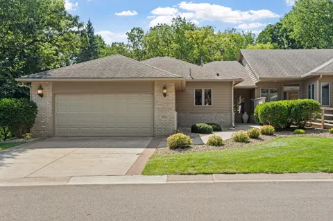 8975 Hunters Way