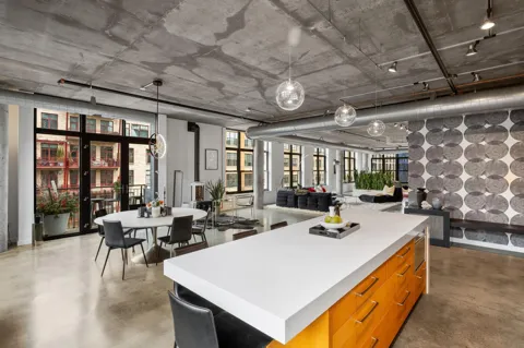 200 Park Avenue #401
