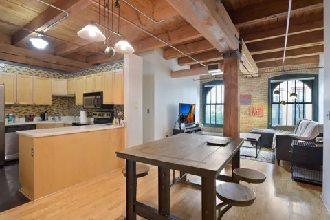400 1st St #411