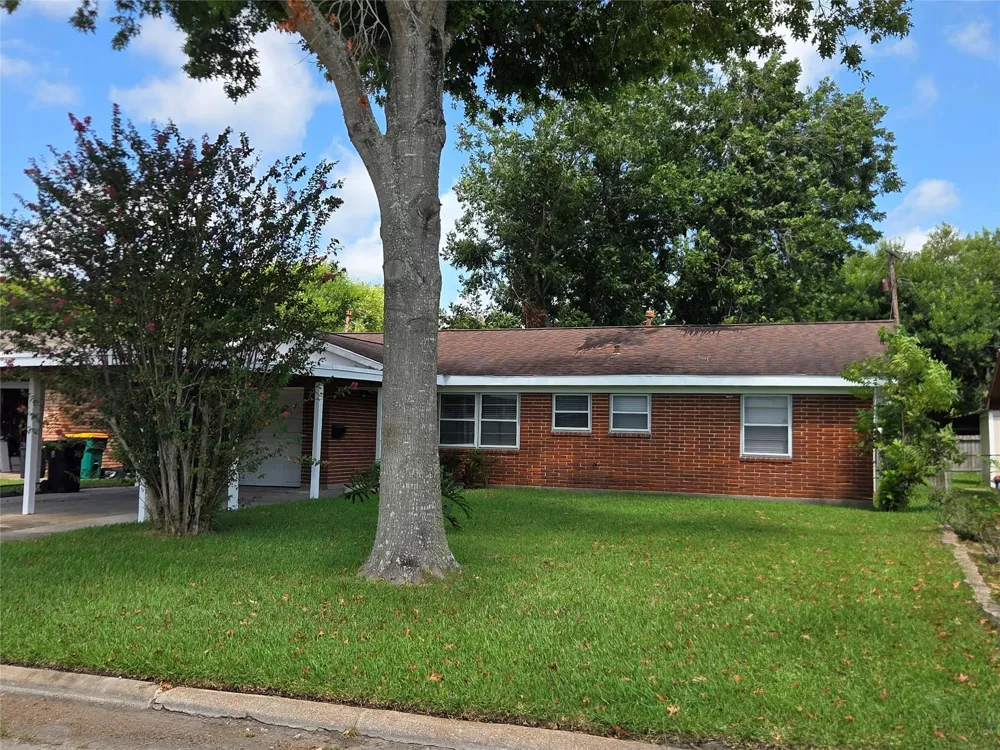 322 Elaine Street La Marque, TX 77568