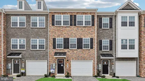 652 ARDEN COURT