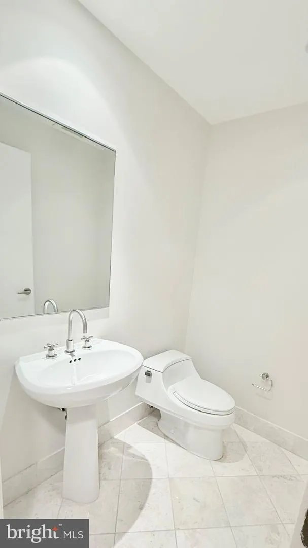 1881 NASH STREET #408 Arlington, VA 22209