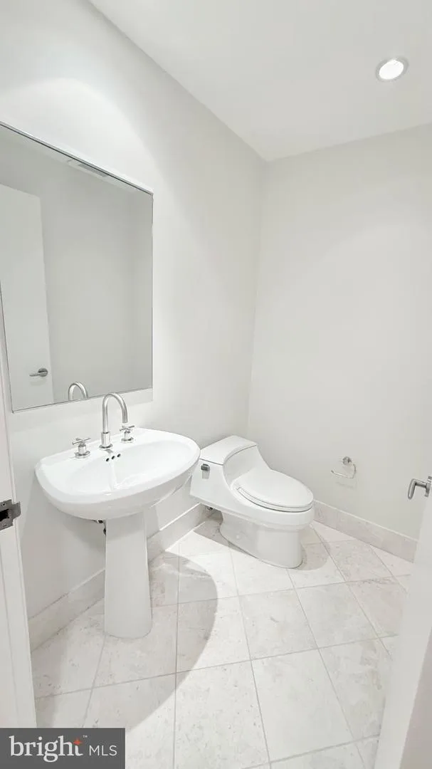 1881 NASH STREET #408 Arlington, VA 22209