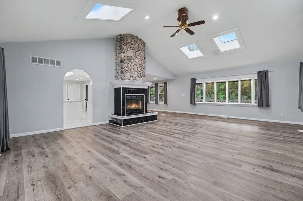 558 W Clarkston Lake Orion, MI 48362