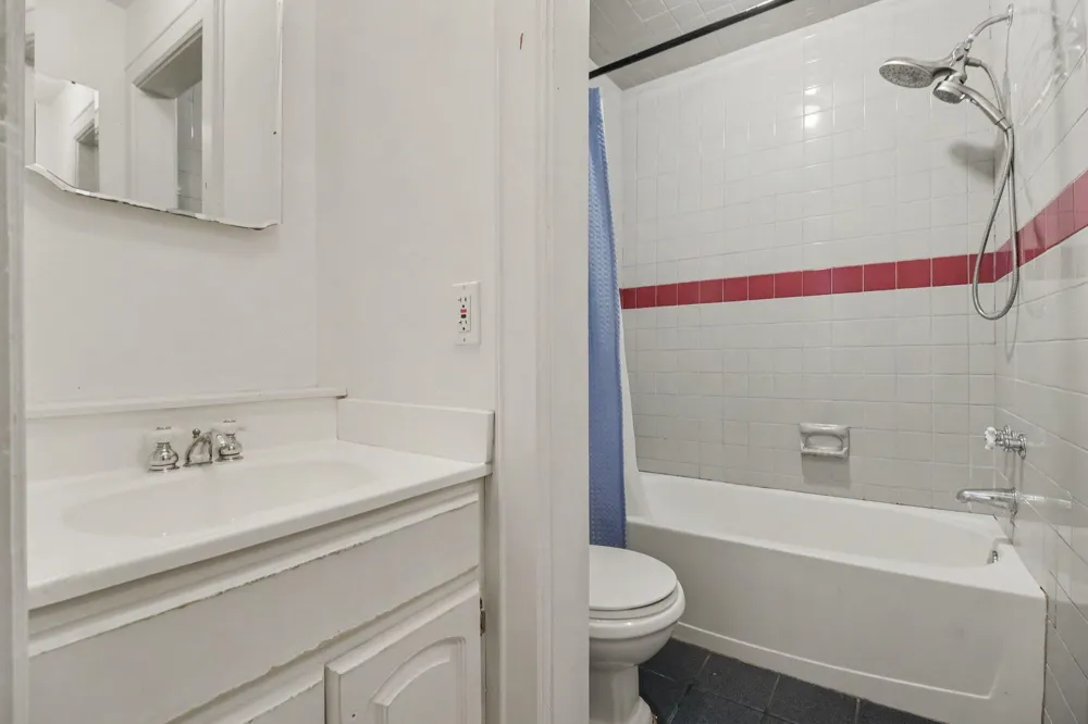 558 W Clarkston Lake Orion, MI 48362