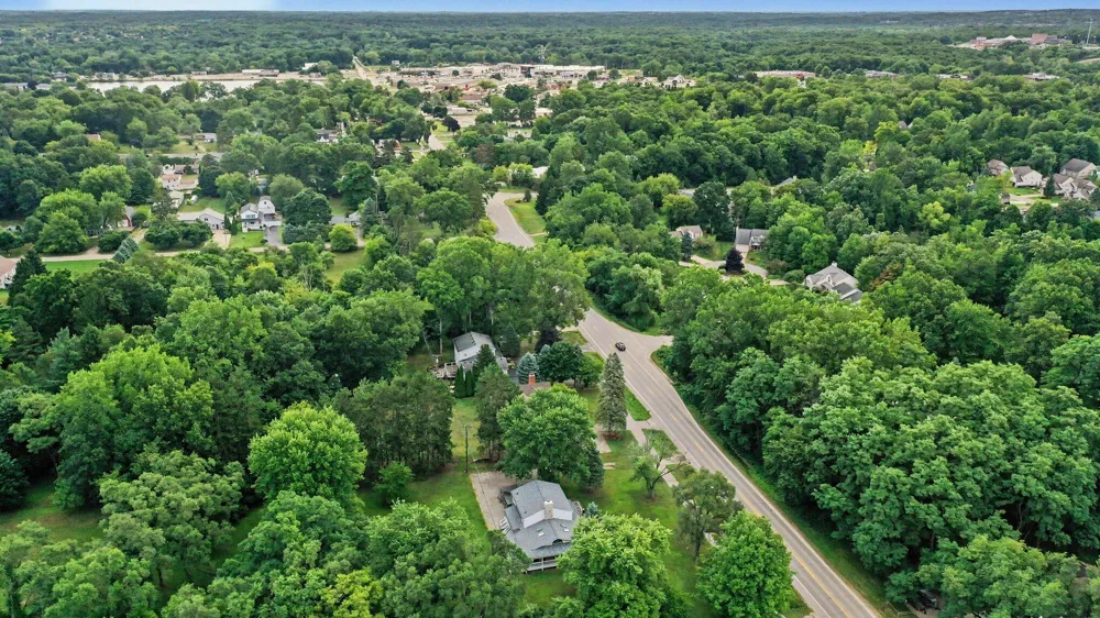 558 W Clarkston Lake Orion, MI 48362