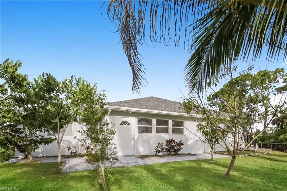 180 Thornton Avenue S Lehigh Acres, FL 33974