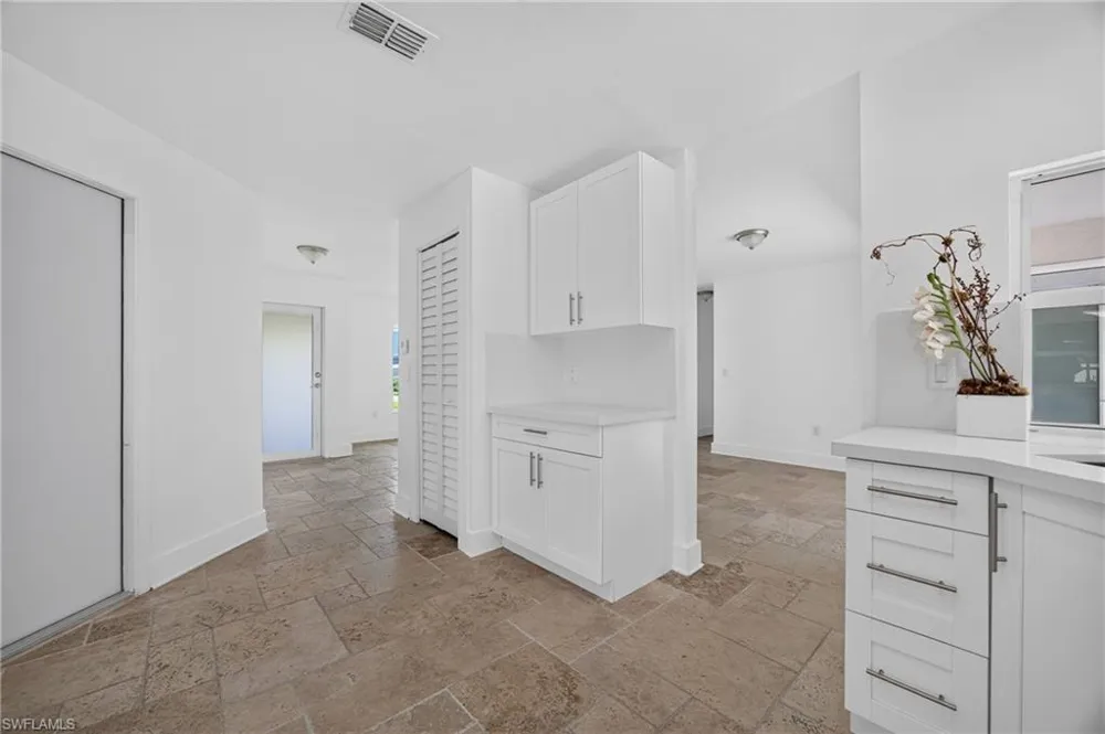 6049 Perthshire Lane Fort Myers, FL 33908