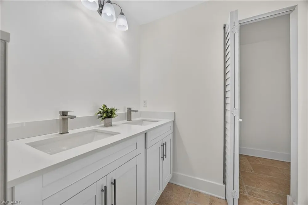 6049 Perthshire Lane Fort Myers, FL 33908