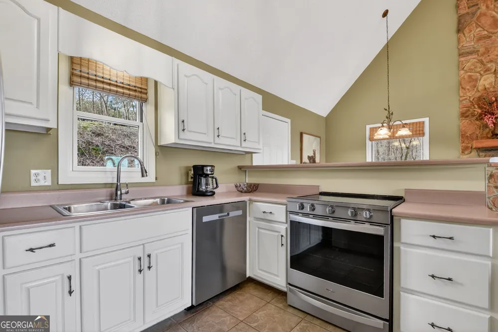 250 Noah CIR Ellijay, GA 30540