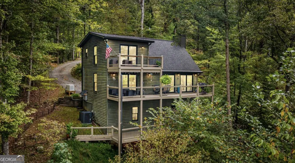250 Noah CIR Ellijay, GA 30540