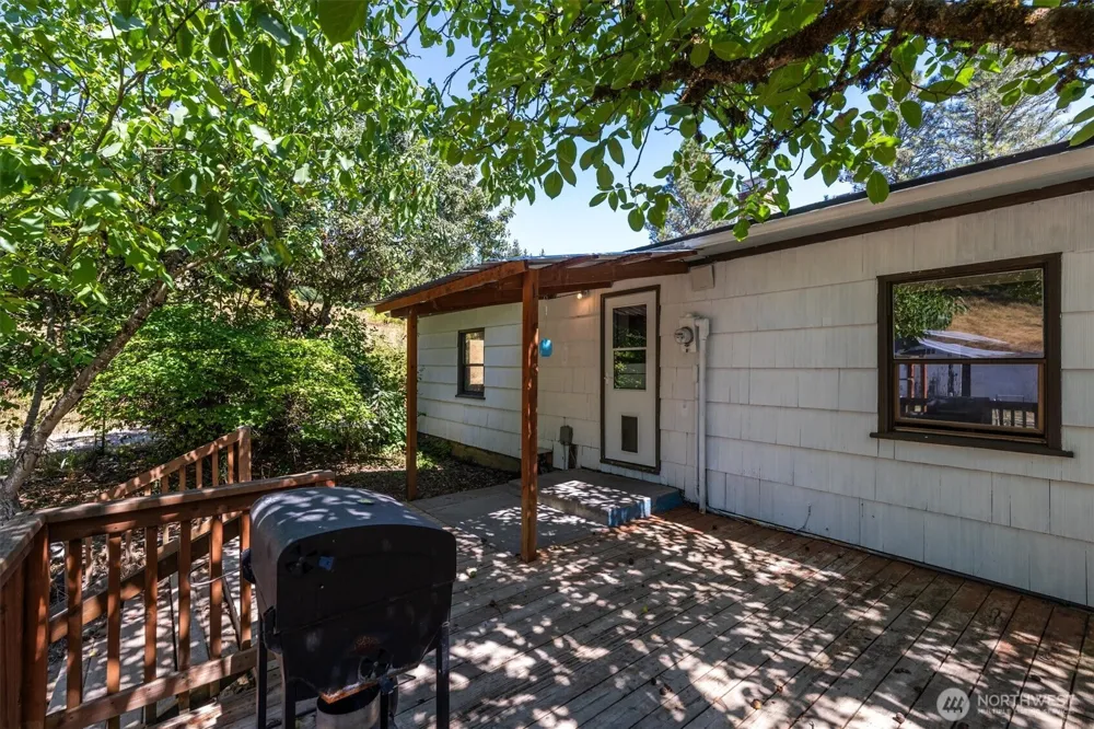 205 Maple Hill Road Kelso, WA 98626