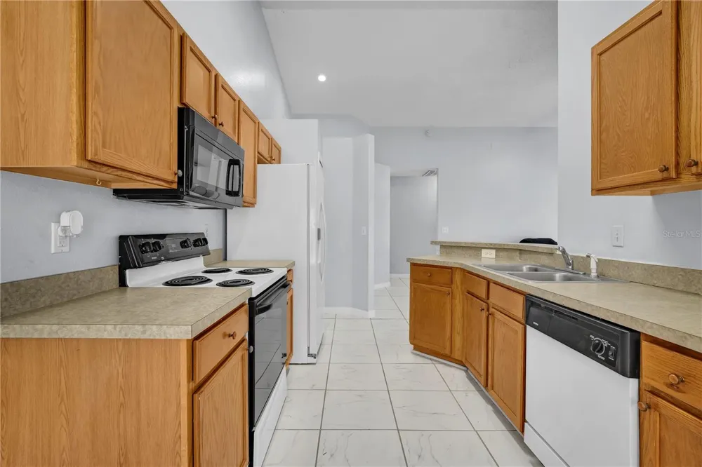 324 CASTERTON CIRCLE Davenport, FL 33897