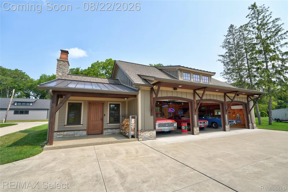 13500 ENID BOULEVARD Fenton Charter Township, MI 48430
