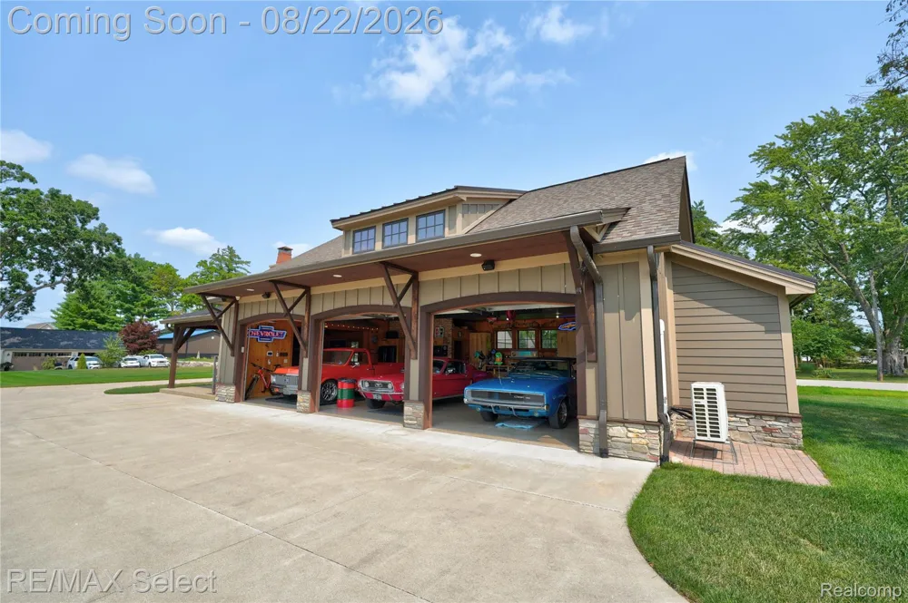 13500 ENID BOULEVARD Fenton Charter Township, MI 48430