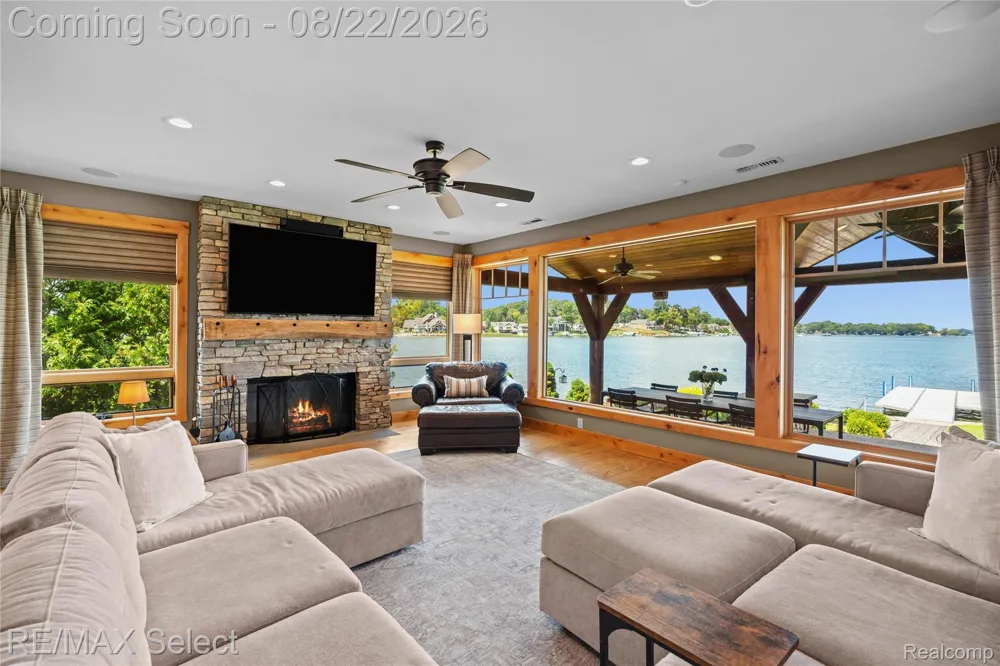 13500 ENID BOULEVARD Fenton Charter Township, MI 48430