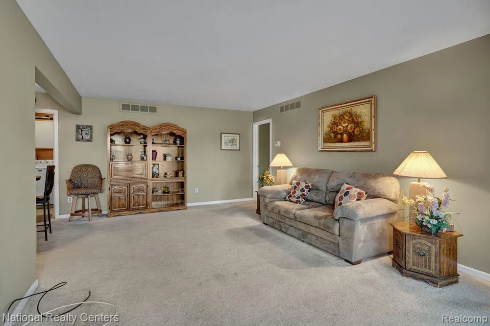 206 Country Club Drive St Clair Shores City, MI 48082