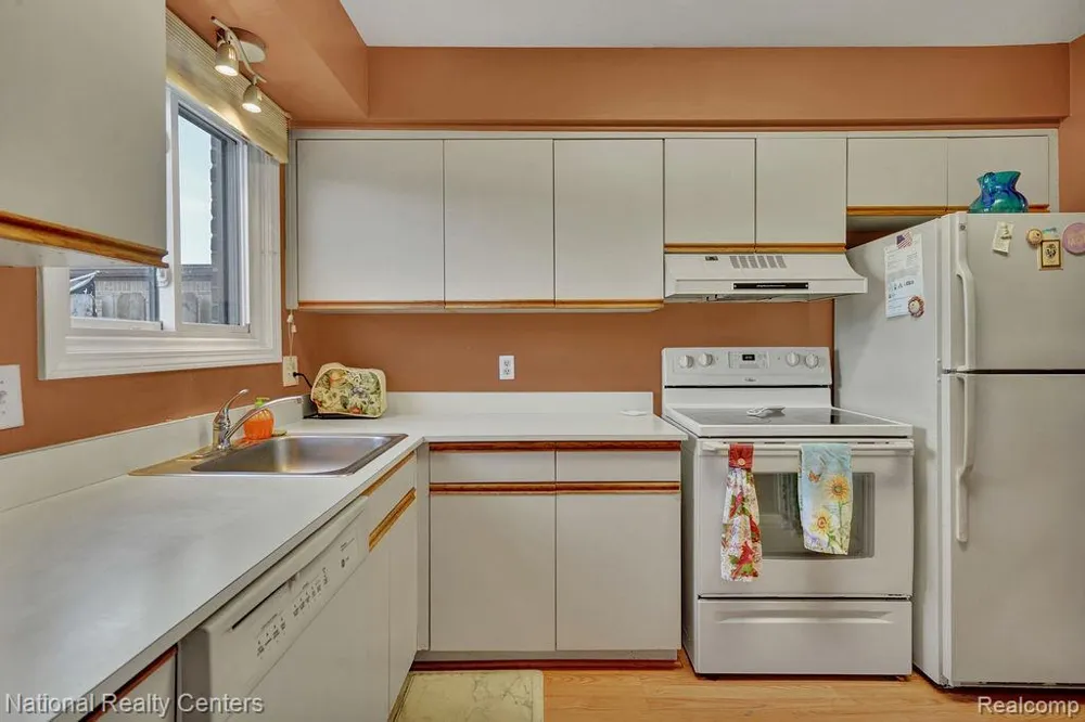 206 Country Club Drive St Clair Shores City, MI 48082